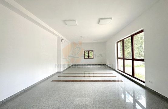 011LW* Łącko,  lokal handlowo- usługowy! pow. 75 m2, parter, miejsca postojowe. Cena: 3000 zł