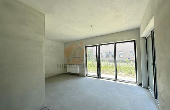 0 % PROWIZJI! 1726M N. Sącz ul. Naściszowska! Gotowe do wykończenia 3 -pokojowe mieszkanie z ogródkiem ok. 1, 70 ar! parter, pow. 61,80m2. Cena: 556 200 zł brutto