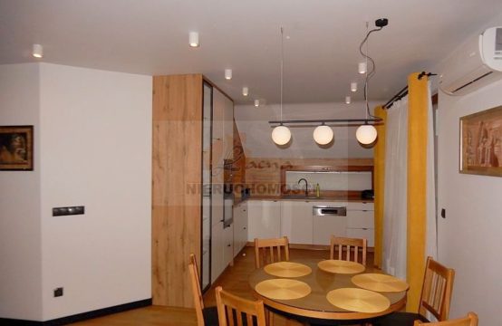 005MW Chełmiec, bezczynszowe mieszkanie na wynajem, pow. 80 m2, I piętro/ poddasze, 3 pokoje, balkon, miejsca postojowe. Cena 3000 zł