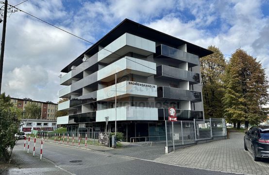 001MP* N. Sącz ul. Broniewskiego,  miejsce postojowe w garażu podziemnym. Cena: 300zł