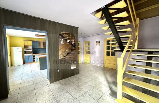 DOSKONAŁA LOKALIZACJA!170 D Nowy Sącz, os. Sucharskiego, wolnostojący dom na sprzedaż, pow. 111 m2, działka 3,26 ar. Cena: 570 000 zł