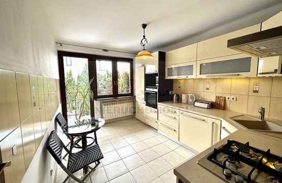 001DW N Sącz os. Kochanowskiego,  dom w zabudowie bliźniaczej na wynajem, pow. całkowita 180 m2, działka 3,26 ar, garaż. Cena: 3500 zł