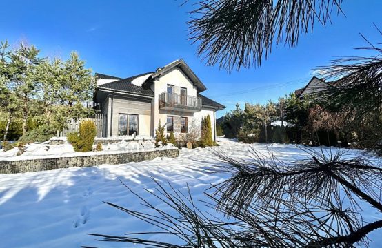 173D Nowoczesny dom wolnostojący położony w gminie Grybów, 220m2, działka ok. 20 ar, 7 pokoi, garaż, taras. Cena: 1 200 000 zł