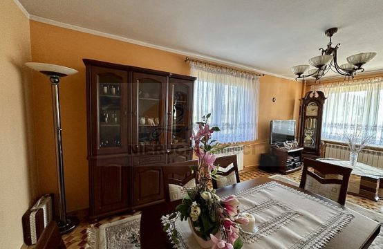 175D! Zabrzeż gmina Łącko,  trzypoziomowy dom na sprzedaż! pow. 188m2, działka 8 ar. Cena: 699 000 zł