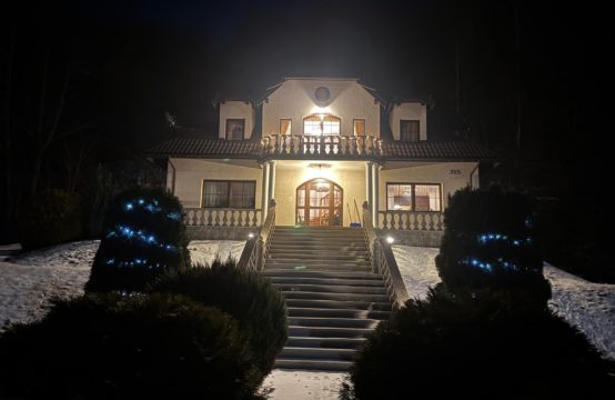 IDEALNY DOM POD INWESTYCJĘ! 176 D Zabrzeż gmina Łącko, stylowy dom wolnostojący, 288 m2, działka 18  ar, 6 pokoi, garaż, taras. Cena: 1 790 000 zł