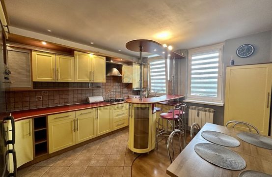 020MW Nowy Sącz os. Millenium, 2 – pokojowe na wynajem pow. 49m2, IIp, balkon, piwnica. Cena: 1600 zł.