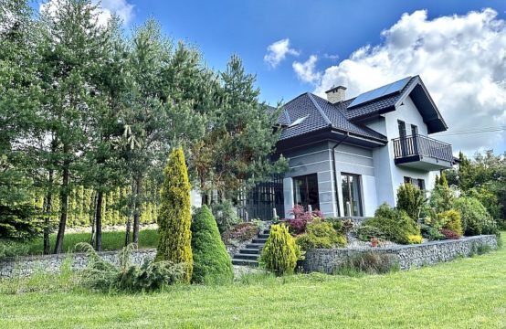 201D Nowoczesny dom wolnostojący położony w gminie Grybów, 220m2, działka 60 ar, 7 pokoi, garaż, taras. Cena: 1 390 000 zł