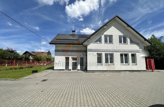 SUPER OFERTA! 007L* Nowy Sącz ul. Łącznik, lokal usługowo-handlowy z częścią mieszkalną, pow. 411 m2, działka o pow. 11, 20 ar, miejsca postojowe, garaż. Cena: 2 700 000 zł 