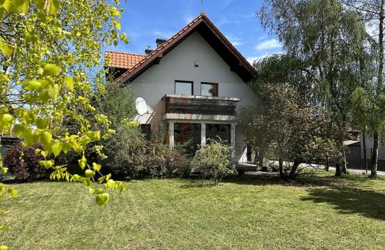 190D N.Sącz os. Helena- urokliwy dom na sprzedaż, 4 pokoje, pow. całkowita. 141,30 m2, działka o pow. 7,30 ar! Cena: 790 000 zł