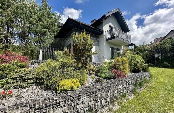 193D Nowoczesny dom wolnostojący położony w gminie Grybów, 220m2, działka 60 ar, 7 pokoi, garaż, taras. Cena: 1 500 000 zł