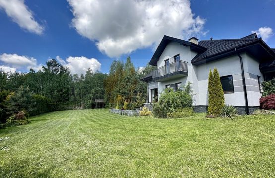 194D Nowoczesny dom wolnostojący położony w gminie Grybów, 220m2, działka ok. 20 ar, 7 pokoi, garaż, taras. Cena: 1 200 000 zł