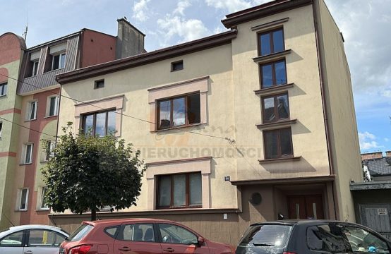 JEDYNA TAKA OFERTA W NOWYM SĄCZU! 206D Ul. Sienkiewicza , Zadbana kamienica w doskonałej lokalizacji! pow. całkowita 364 m2, działka 3,17 ar. Cena: 1 490 000 zł